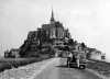 Estrada ante o Mont Saint Michel [Colección familia Estrada]
