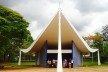 Igreja Nossa Senhora de Fátima, projeto de Oscar Niemeyer e painel de azulejos de Athos Bulcão, Brasília DF Brasil<br />Foto Josué Marinho  [Wikimedia Commons]