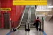 Escada rolante e elevador de acesso do mezanino ao piso de entrada, Estação Paulista<br />Foto Michel Gorski 