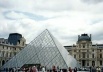 Pirâmide do Louvre, arquiteto I. M. Pei. Série da grandes obras de urbanização e arquitetura da cidade de Paris, realizadas pelo governo francês. <br />Foto AG 
