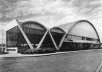 Edifício para exposição e venda de automóveis, arquiteto Paulo Antunes Ribeiro, Rio de Janeiro, 1952.  [BRUAND, Yves. Arquitetura Contemporânea no Brasil. São Paulo, Perspectiva, 1991]