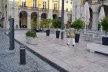 Acesso à arcada na Praça do Comércio, com o piso recuperado e novo mobiliário urbano, Lisboa<br />Foto Juliano Carlos Cecílio Batista Oliveira 