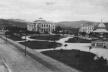 Jardim da Praça da Liberdade década de 1910. Ao fundo Palácio da Liberdade [Acervo Museu Histórico Abílio Barreto. Prefeitura de Belo Horizonte]