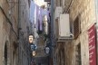 Por dentro da Cidade Antiga. Uma das pequenas ruelas de Dubrovnik<br />foto Aline Martins da Silva 