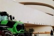 01. Exposição “Countryside, The Future”, Guggenheim Nova York, fev. 2020. Trator Deutz-Fahr TTV Warrior instalado na calçada do museu<br />Foto Patrícia Martins 