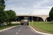 Escola Superior de Administração Fazendária – ESAF, via principal de circulação de automóveis, Brasília DF<br />Foto Daniel Corsi 