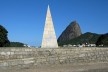 Monumento a Estácio de Sá, Parque do Flamengo, Rio de Janeiro. Projeto do arquiteto Lúcio Costa,1973<br />Foto Halley Pacheco de Oliveira  [Wikimedia Commons]