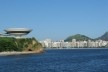 Museu de Arte Contemporânea de Niterói, com vista do Rio de Janeiro<br />Foto Phx de  [Wikimedia Commons]