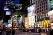 Figura 1. Times Square  [en.wikipedia.org/wiki/Image:Day114ftimesquareef.JPG). GNU Free Documentation License]