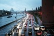 Congestionamento de veículos ao lado do rio Volga, Moscou
<br />Foto Nika Bohunka  [Wikimedia Commons]