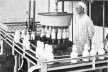 Processo de beneficiamento do leite: acondicionamento do leite em garrafas de vidro [SAVAGE, 1933]