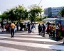 Figura 16– Usuários fugindo ao sol de 15:30h, defronte ao shopping Iguatemi<br />Foto do autor 