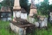Cemitério e túmulos ornamentados na Fazenda Passatempo, município de Rio Brilhante, Mato Grosso do Sul<br />Foto Ademir Kleber Morbeck de Oliveira 