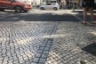 Calçada de pedra portuguesa nivelada e faixa de travessia rebaixada, Lisboa<br />Foto Larissa Scarano, 2018 