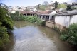 Margens do rio Paraibuna edificadas, bem como encostas ocupadas no centro urbano de Matias Barbosa<br />Foto Fábio Lima 