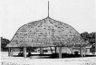 Figure 10 – Left, example of an Indian house in Amazonia, used for village meetings, built in wood and covered by palm leaves [Arquitetura Brasil 500 anos. Universidade Federal de Pernambuco, 2002. Volume 1]