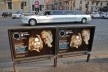 Contaminations advertising and motor vehicles, particularly a limousine in detail in the urban center of Rome<br />Foto Fabio José Martins de Lima 