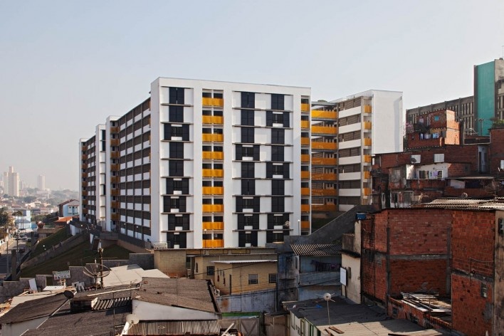 Residencial Corruíras, projeto no contexto urbano. Marcos Boldarini, Lucas Nobre e Renato Bomfim<br />Foto Daniel Ducci 