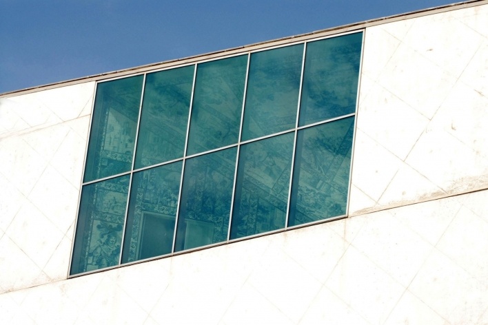 Casa da Música, detalhe da abertura, Porto, 2005. Arquitetos Rem Koolhaas e Ellen van Loon / OMA<br />Foto Junancy Wanderley 