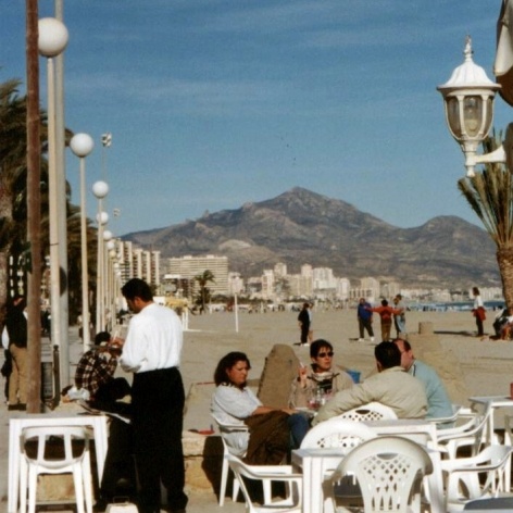 Praia de San Juan, Alicante, e bares de Vila Joyosa, Espanha, 2001<br />Foto Angela Moreira 