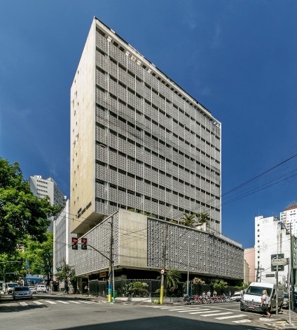 Edifício Renata Sampaio Ferreira, 1960. Arquiteto Oswaldo Arthur Bratke<br />Foto Rafael Schimidt  [Fotoarquitetura]