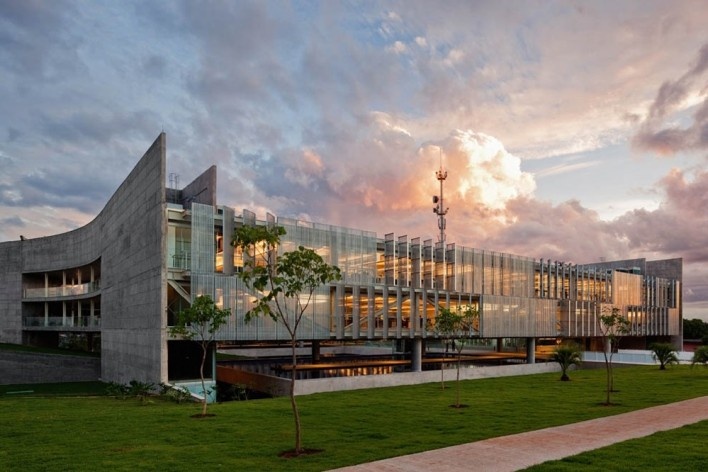 Sebrae Headquarters, Brasília DF, 2010. Architects Alvaro Puntoni, Luciano Margotto, João Sodré and Jonathan Davies<br />Foto Nelson Kon 