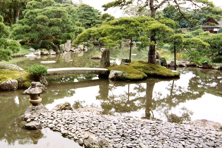 Vila Imperial de Katsura: península de pedras, detalhe marcante do paisagismo de Katsura<br />Foto Maria do Carmo Maciel Di Primio 