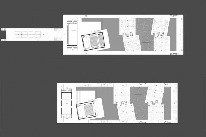 Plantas níveis 1 (acima) e 2 (abaixo)<br />Desenho do escritório  [Vigliecca & Asociados]