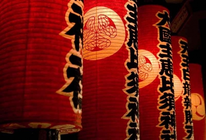 Lanternas de papel, Santuário Shinagawa<br />Foto Tom Boechat/Usina de Imagem 