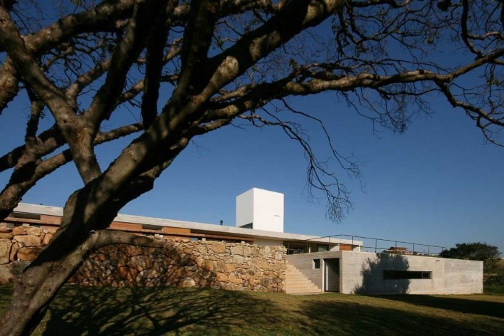 Casa em Joanopolis, vista externa, Una Arquitetos, menção honrosa categoria profissional/ obras concluídas. Joanopolis, SP, 2005-2008.