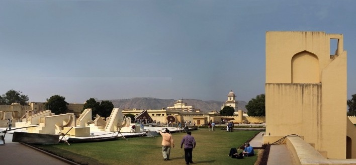 Jantar Mantar, complexo de observatórios astronômicos, Jaipur, Índia<br />Fotomontagem Victor Hugo Mori, 2010 