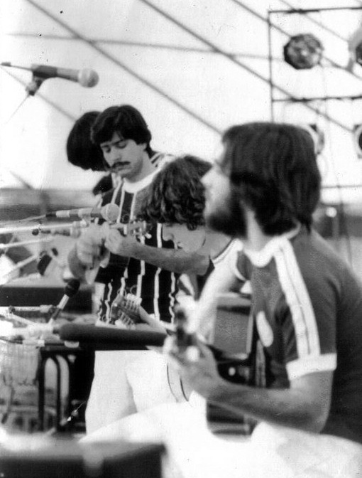 Xoro Roxo se apresentando no festival folk de Ris Orangis, 1980<br />Foto divulgação 