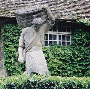 Estátua de homenagem ao Vinicultor, Borgonha<br />Foto Breno Raigorodsky 