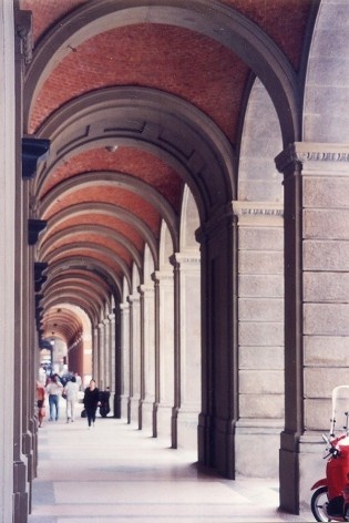 Edifício porticado, Bolonha, 1994
<br />Foto Abilio Guerra 