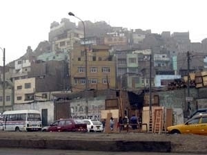 Vista de Lima. Habitações carentes<br />Imagem do autor do projeto 