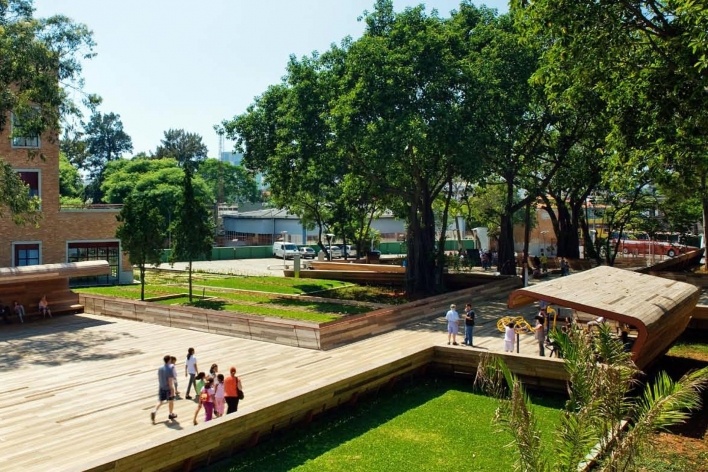 Praça Victor Civita - Museu Aberto da Sustentabilidade, vista interna da praça, São Paulo. Levisky Arquitetos Associados, 2008<br />Foto Nelson Kon 