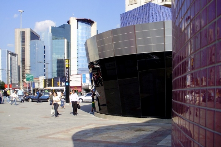 Estação Faria Lima da Linha 4 do Metrô de São Paulo<br />Foto Abilio Guerra 