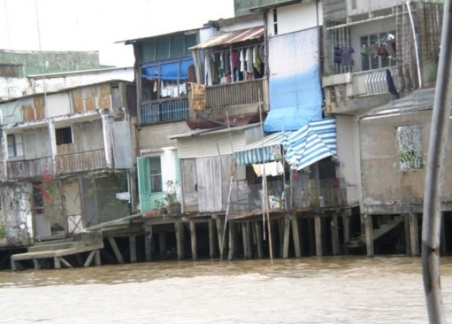Casas em palafitas no Delta do Mekong<br />Foto Lucia Maria Borges de Oliveira 