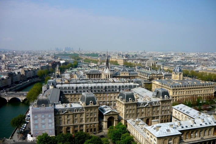 Vista aérea da cidade de Paris, França. Edifícios históricos da Île de la Cité em destaque. Foto tirada a partir da Catedral de Notre-Dame, abr. 2009<br />Foto Francisco Alves 