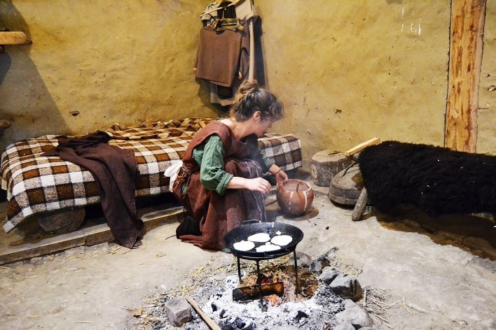 Produção de panquecas, refeição que chegou na região com os romanos<br />Foto Ana Carolina Brugnera / Lucas Bernalli Fernandes Rocha 