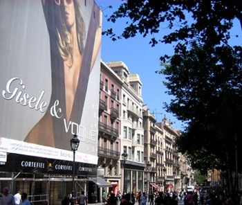 Gisele Bündchen em outdoor de Barcelona