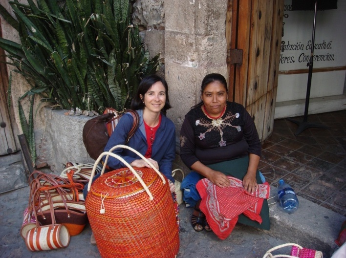 Gabriela Celani em cesteria em Taxco, México