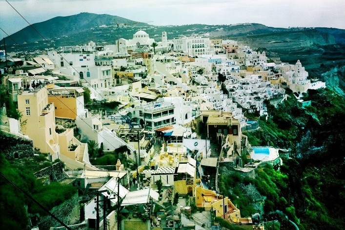 Vista aérea da cidade de Thira (Santorini), Grécia. Foto tirada a partir da Vila de Oía, out. 2010<br />Foto Francisco Alves 