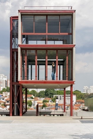Estúdio Madalena, vista a partir da rua Madalena, São Paulo, 2015. Apiacás Arquitetos<br />Foto Leonardo Finotti 