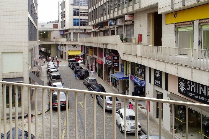 Centro Comercial do Bom Retiro, vista da varanda superior, São Paulo. Arquiteto Lucjan Korngold<br />Foto Abilio Guerra 