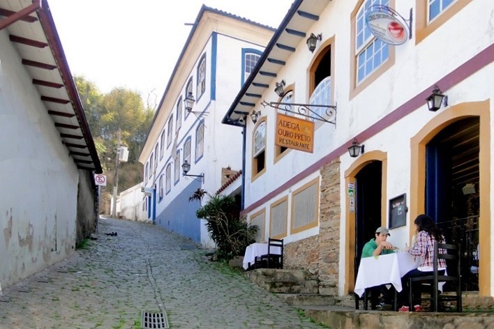 Prefeitura de Ouro Preto ao fundo, conciliado ao novo comercio também preservado<br />Foto divulgação 