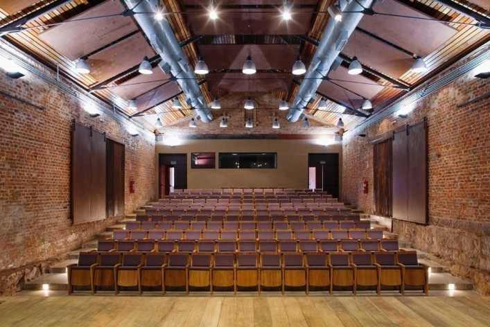 Centro Cultural de Araras, vista interna auditório. AUM arquitetos, 3º. prêmio categoria profissional/ obras concluídas Araras,SP,2003-2009