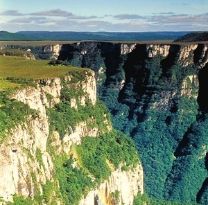 Vista aérea do Parque Nacional de Aparados da Serra, Cambará do Sul RS [Divulgação Embratur]