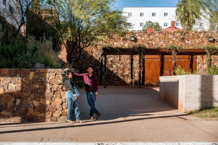 Pátio Fresnos, Nacozari de Garcia, Sonora, México, 2014. Arquiitetos Jorge Ambrosi e Gabriela Etchegaray (autores) / Ambrosi Etchegaray<br />Foto/photo Rafael Gamo 