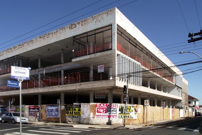 A destruição do clube da AEC, ícone do modernismo local<br />Foto Mauro Ferreira 
